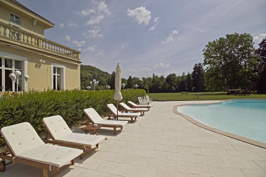 Domaine Des Sequoias - Les Collectionneurs Hotel Ruy-Montceau Bagian luar foto