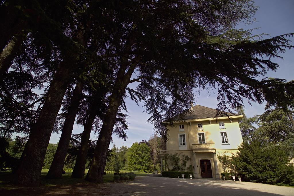 Domaine Des Sequoias - Les Collectionneurs Hotel Ruy-Montceau Bagian luar foto