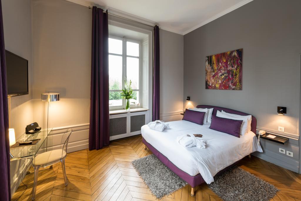 Domaine Des Sequoias - Les Collectionneurs Hotel Ruy-Montceau Bagian luar foto