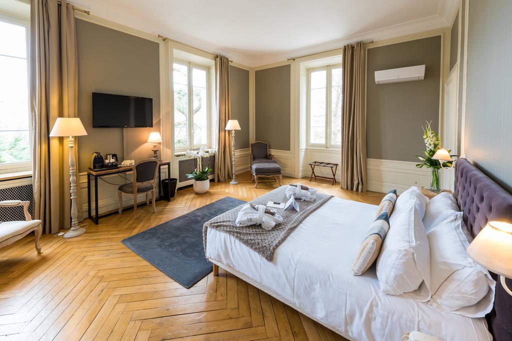 Domaine Des Sequoias - Les Collectionneurs Hotel Ruy-Montceau Bagian luar foto