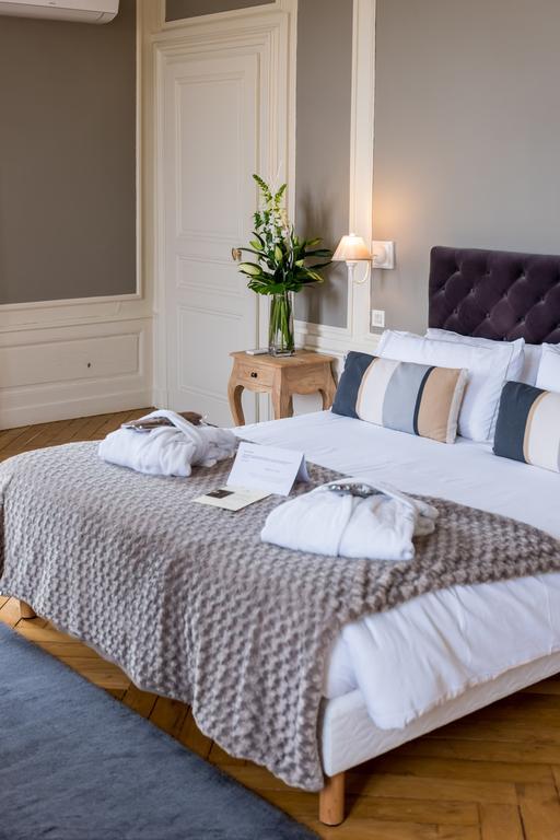 Domaine Des Sequoias - Les Collectionneurs Hotel Ruy-Montceau Bagian luar foto
