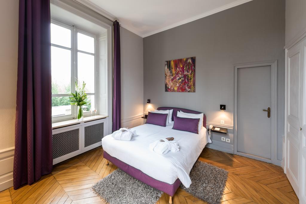 Domaine Des Sequoias - Les Collectionneurs Hotel Ruy-Montceau Bagian luar foto