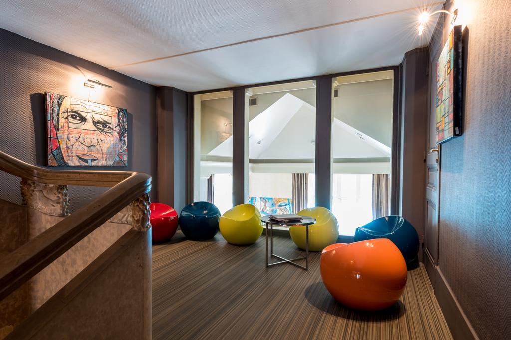 Domaine Des Sequoias - Les Collectionneurs Hotel Ruy-Montceau Bagian luar foto