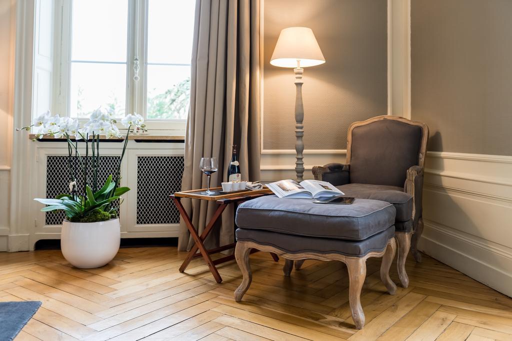 Domaine Des Sequoias - Les Collectionneurs Hotel Ruy-Montceau Bagian luar foto