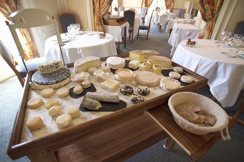 Domaine Des Sequoias - Les Collectionneurs Hotel Ruy-Montceau Bagian luar foto