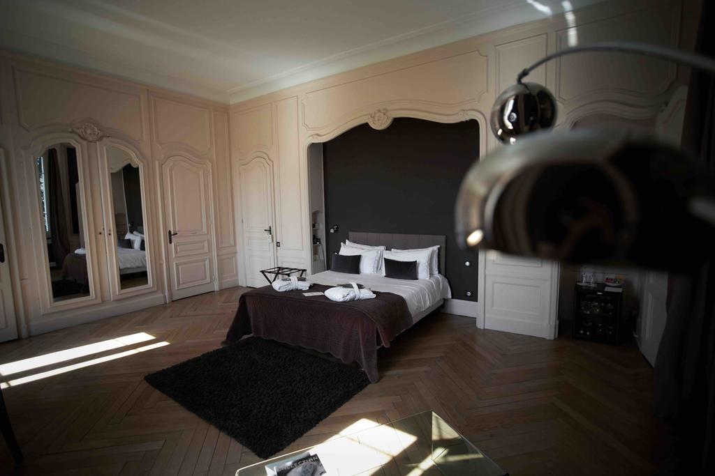 Domaine Des Sequoias - Les Collectionneurs Hotel Ruy-Montceau Bagian luar foto