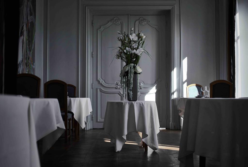 Domaine Des Sequoias - Les Collectionneurs Hotel Ruy-Montceau Bagian luar foto