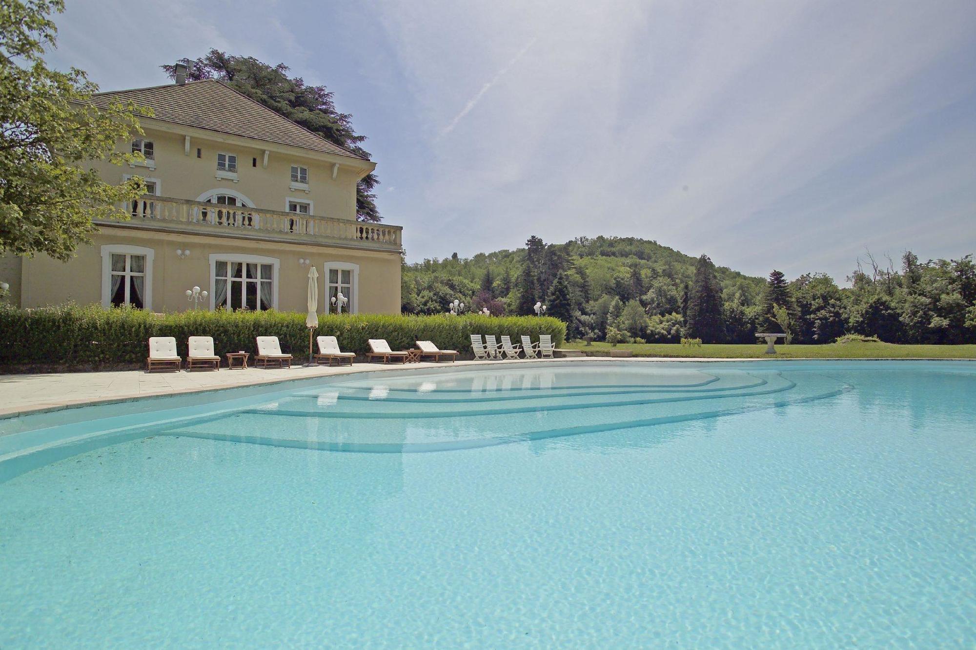 Domaine Des Sequoias - Les Collectionneurs Hotel Ruy-Montceau Bagian luar foto
