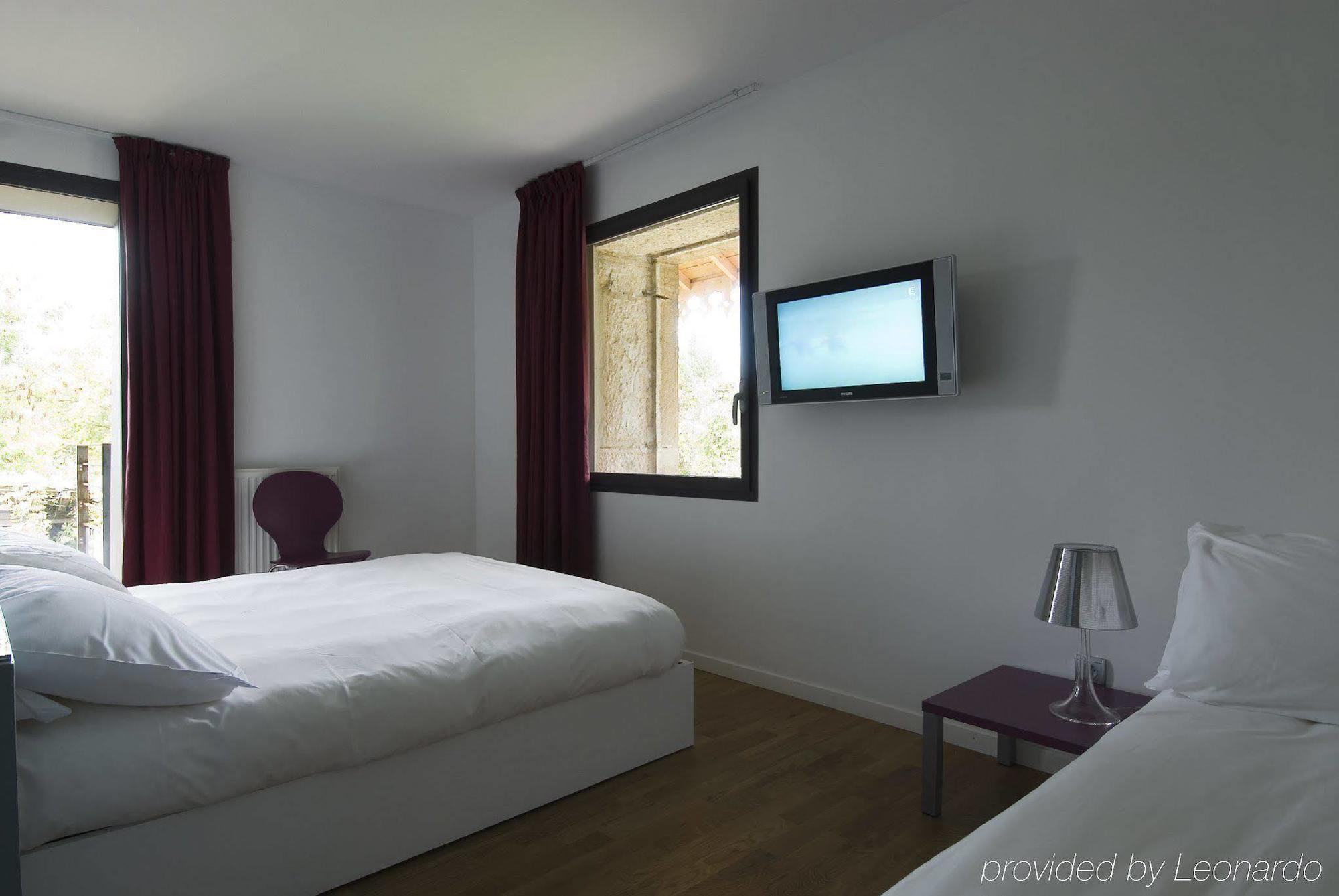 Domaine Des Sequoias - Les Collectionneurs Hotel Ruy-Montceau Bagian luar foto