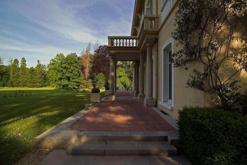 Domaine Des Sequoias - Les Collectionneurs Hotel Ruy-Montceau Bagian luar foto
