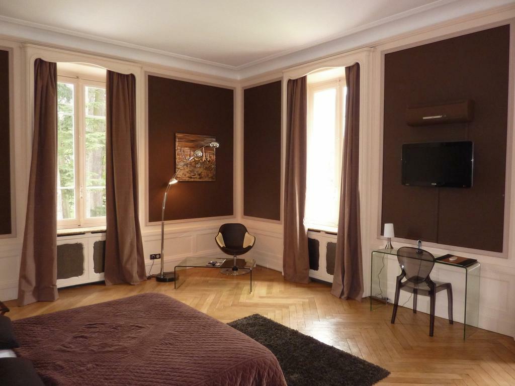 Domaine Des Sequoias - Les Collectionneurs Hotel Ruy-Montceau Bagian luar foto